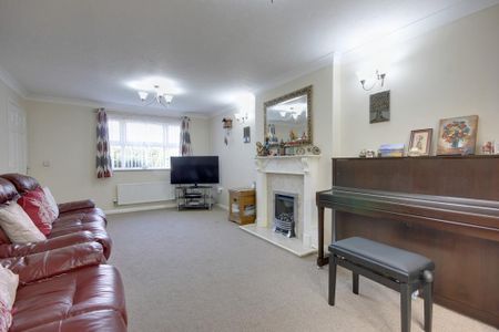 4 bedroom detached house to rent - Photo 2