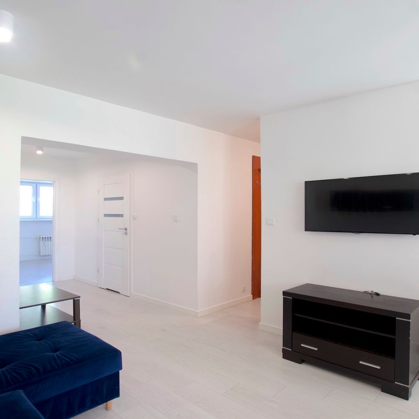 Przestronne, czteropokojowe mieszkanie - Zdjęcie 1