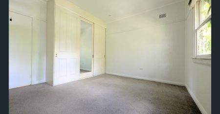 Charming Family Home with Spacious Interiors and Leafy Garden Retreat - Photo 4