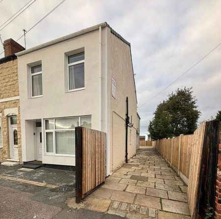 1 bedroom in a house share to rent - Photo 3