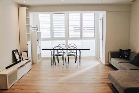 Carrer de lEquador, Barcelona, Catalonia 08029 - Photo 2