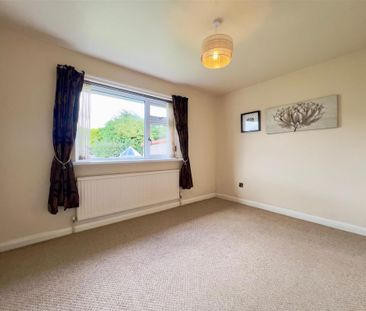 3 bedroom Bungalow to rent - Photo 3