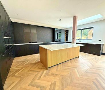 4 bedroom detached house to rent - Photo 2