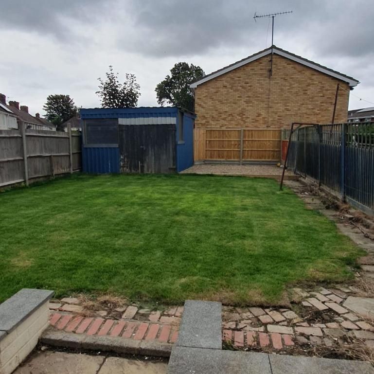 3 bedroom semi-detached house to rent - Photo 1