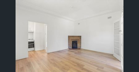 ***SUNNY AND BRIGHT ONE HOUSE*** - Photo 3