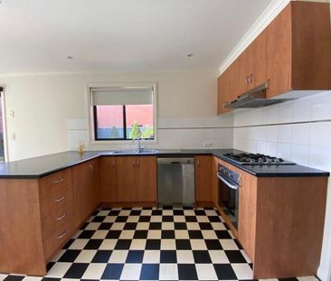 Ideal Family Home in popular Lake Gardens location. - Photo 6