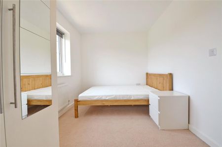 4 bedroom semi-detached house to rent - Photo 5