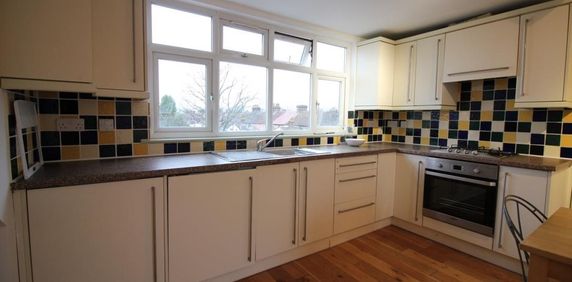 Aldenham Drive, Uxbridge - Photo 2