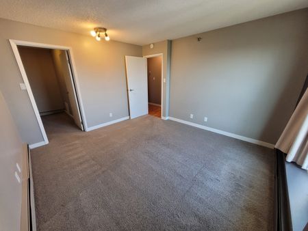 2 Beds & 1 Bath Apartment Style Condo in Downtown Area - Photo 3