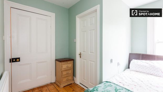 Room for rent in charming 5-bedroom house, Drumcondra Dublin - Photo 1