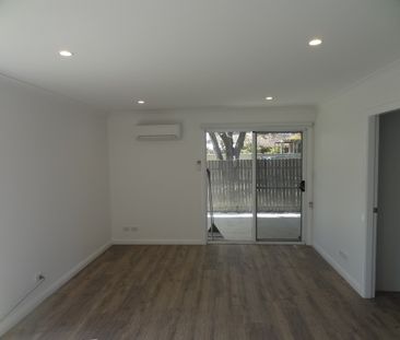 MODERN LIVING - Photo 4