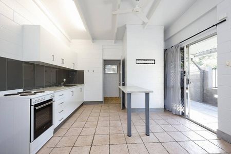Renovated Coastal Studio Just Steps from the Beach - Photo 4