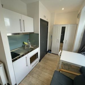 Studio to rent - Photo 2