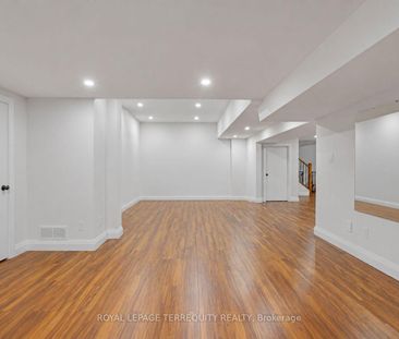 For Lease - 716 North Shore Boulevard, Burlington, Ontario - Photo 1