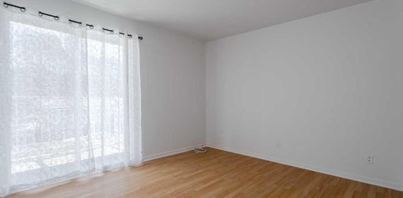 🔥 4 ½ entièrement rénové – Disponible dès maintenant ! 🔥 - Photo 2