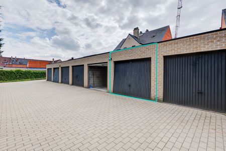 DUPLEXAPPARTEMENT MET 2 SLAAPKAMERS, 2 TERRASSEN EN GARAGEBOX AAN HET CENTRUM VAN BILZEN - Photo 3