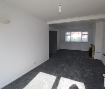 4 bedroom semi-detached house to rent - Photo 2