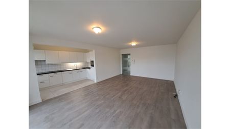 Een vernieuwd appartement op de eerste verdieping met autostaanplaats - Photo 2