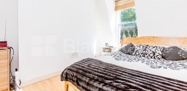 Fantastic modern two double bedroom apartment in a converted bank mins to tube - Photo 1