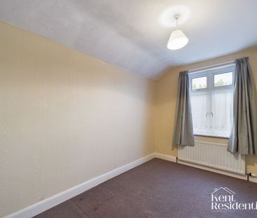 3 bed house to rent in St Philips Avenue, Maidstone, ME15 - Photo 5