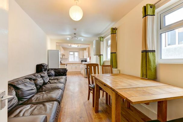 6 bedroom house to rent - Photo 1