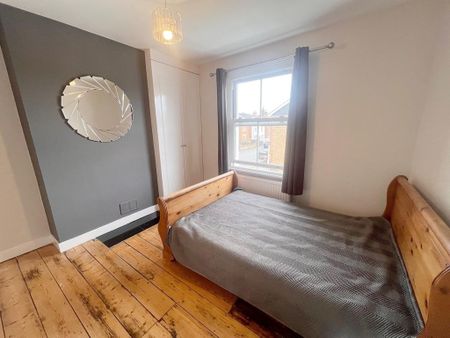 5 bedroom semi-detached house to rent - Photo 5