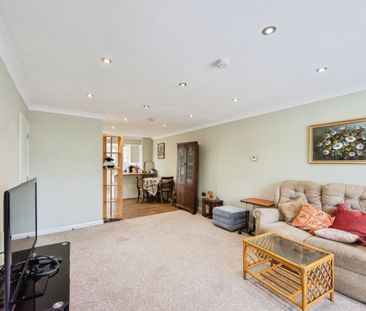 Castle Close - Photo 2