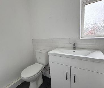 2 bedroom end of terrace house to rent - Photo 6