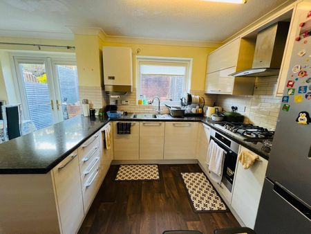 Downside Close, Eastbourne - Photo 4