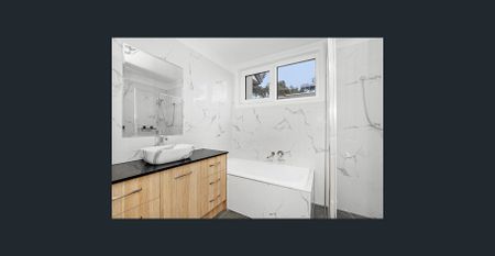 Light-filled townhouse in a prime location - Photo 5