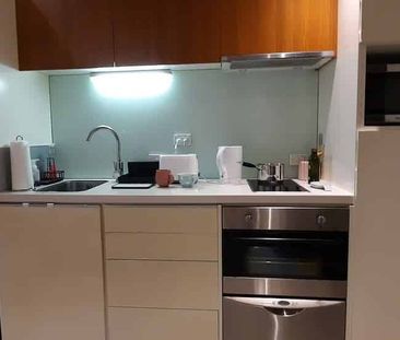 Perfect Beach Rd city apartment plus parking - Photo 5