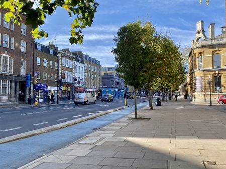 Fulneck Place, London - Photo 2