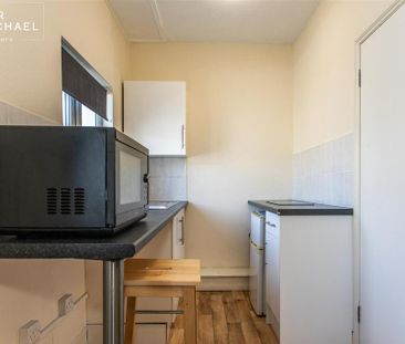 1 bedroom in a house share to rent - Photo 6