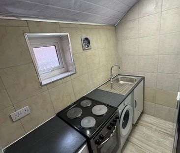 Studio Flat, Ashburnham Road, LU1 - Photo 3