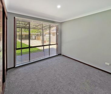 TRADIES DELIGHT! IMMACULATELY PRESENTED HOME - Photo 2