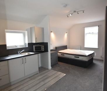 Studio to rent - Photo 2