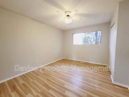 2107 86 Street NW - MAIN — Main Floor Unit - Photo 5