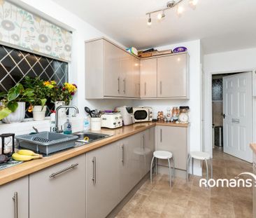 2 bedroom semi-detached house to rent - Photo 4