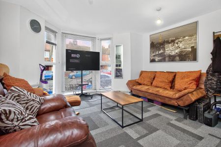 2 bedroom ground floor flat to rent - Photo 2