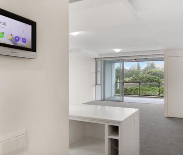 Beautiful two-bedroom apartment overlooking Roma Street Parklands - Photo 4