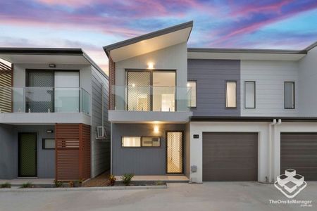 PREFECT LOCATION + MODERN STYLE HOME - Photo 2