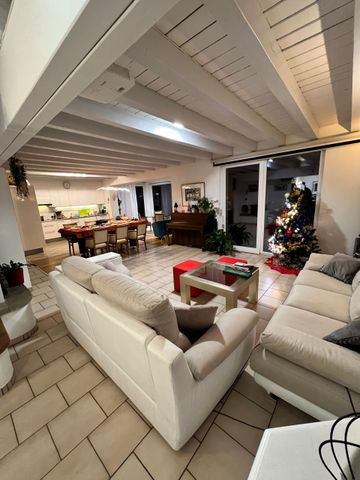 Charming maison individuelle de 5.5 pièces avec piscine, vue exceptionnelle et grand jardin à Villars-Burquin (Tévenon VD) - Foto 3