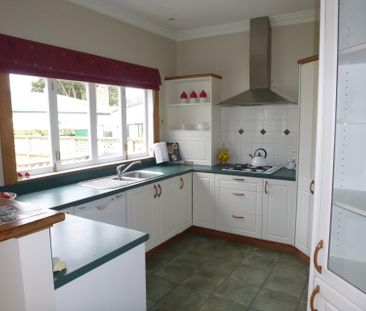 Beautiful in boulcott! - Photo 6