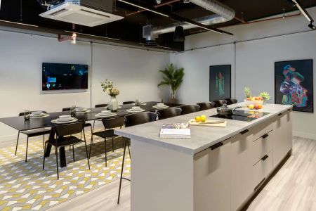 True Superior Apartment - Photo 3