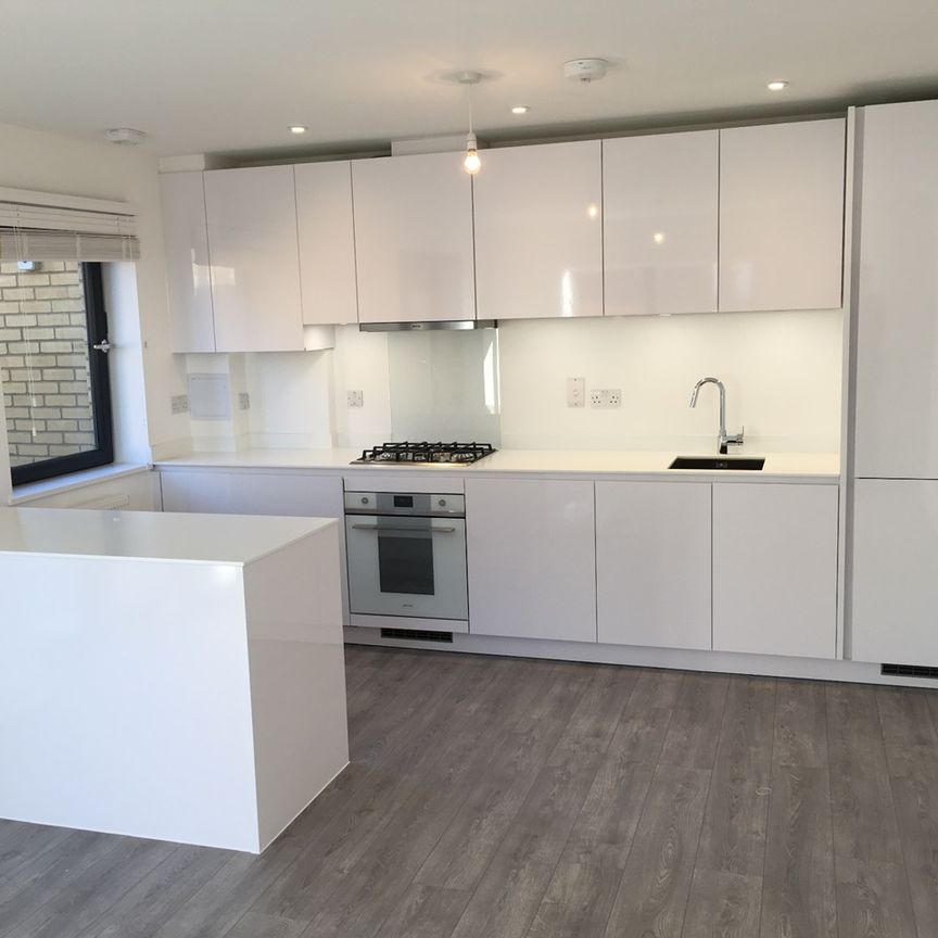 1 Bed Flat, Downsview Road, SE19 - Photo 1