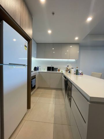 AS NEW 2 Bed 2 Bath GrandH Apartment - HURSTVILLE Station - Photo 3