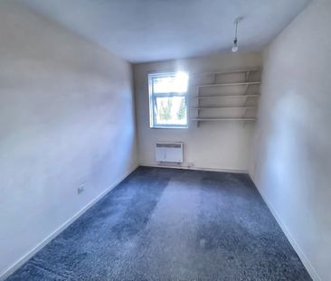 1 Bed Flat, Downs Road, LU1 - Photo 3