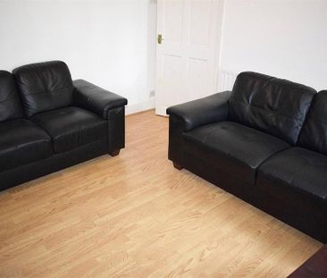 4 bedroom semi-detached house to rent - Photo 2