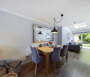 4 bedroom semi-detached house to rent - Photo 6