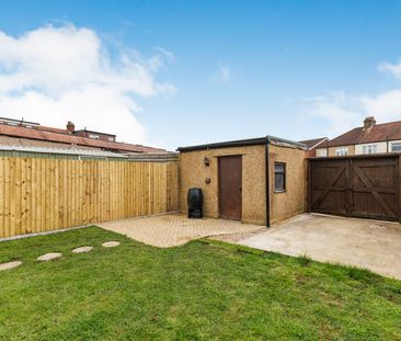 2 bedroom maisonette to rent Priory Court, Priory Road, Sutton, SM3 - Photo 6